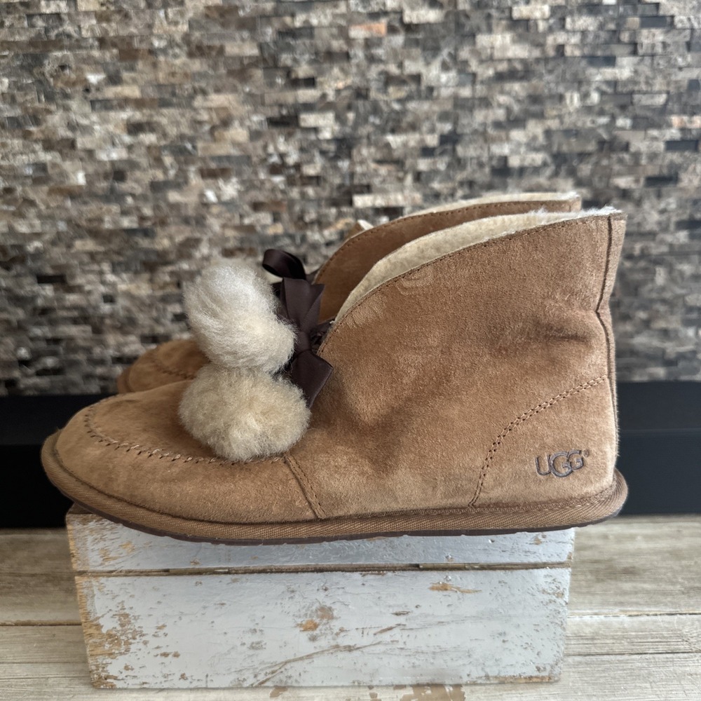 UGG Kallen Suede Moc Toe Pom Pop Suede Ankle Booties Brown 1017541 Women's 7